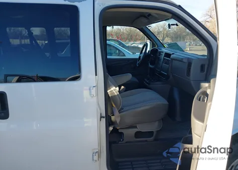 2003 Chevrolet Express из США, поврежденный, VIN 1GAHG39U831146459